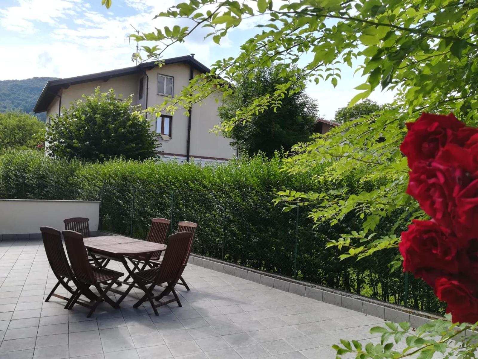 Con Terrazza E Giardino In Val D'intelvi